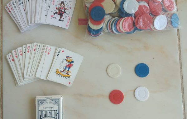 Juego de cartas y fichas de poker